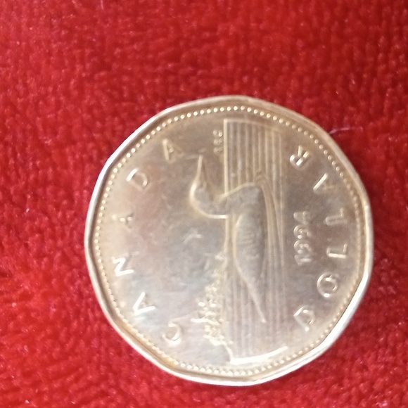 Two different one dollar Canadian one dollar coin - Picture 3 of 4